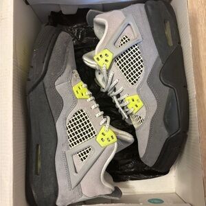 Air Jordan 4 Retro Grey/Volt